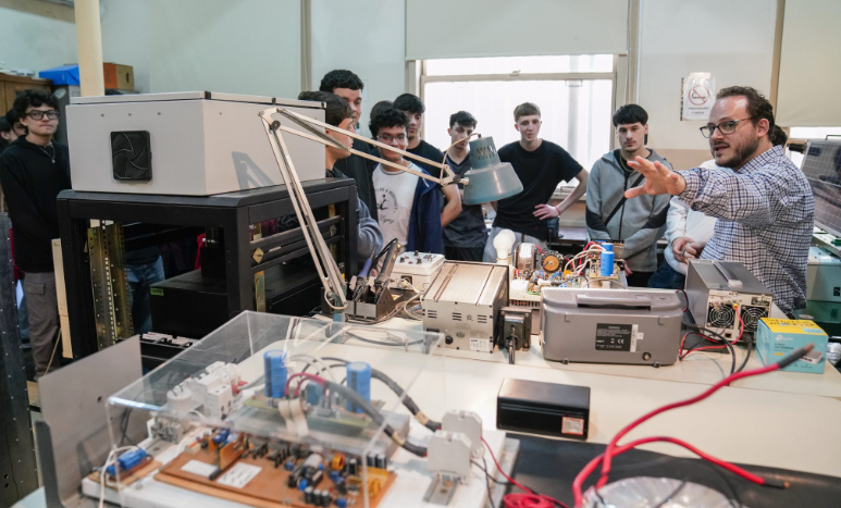 UNDEF - La FIE abrió sus puertas a futuros estudiantes en una nueva edición de “Ingeniería por un día”